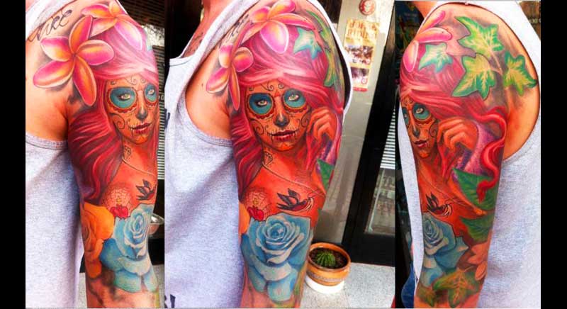 tatuaje color brazo